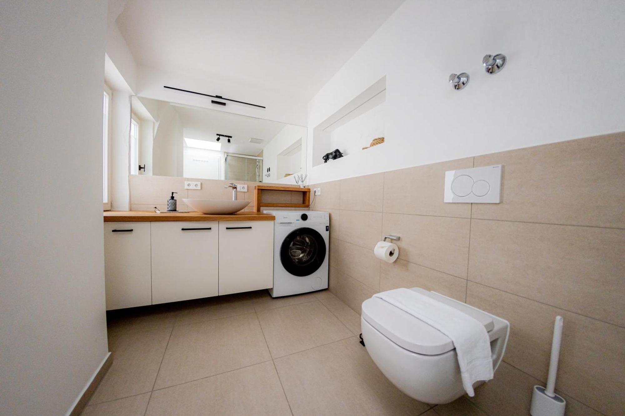 Highlight Am Stadtplatz Muehldorf - C4S Come4Stay - 2 Zimmer Wohnung I Bis Zu 5 Gaeste Room photo